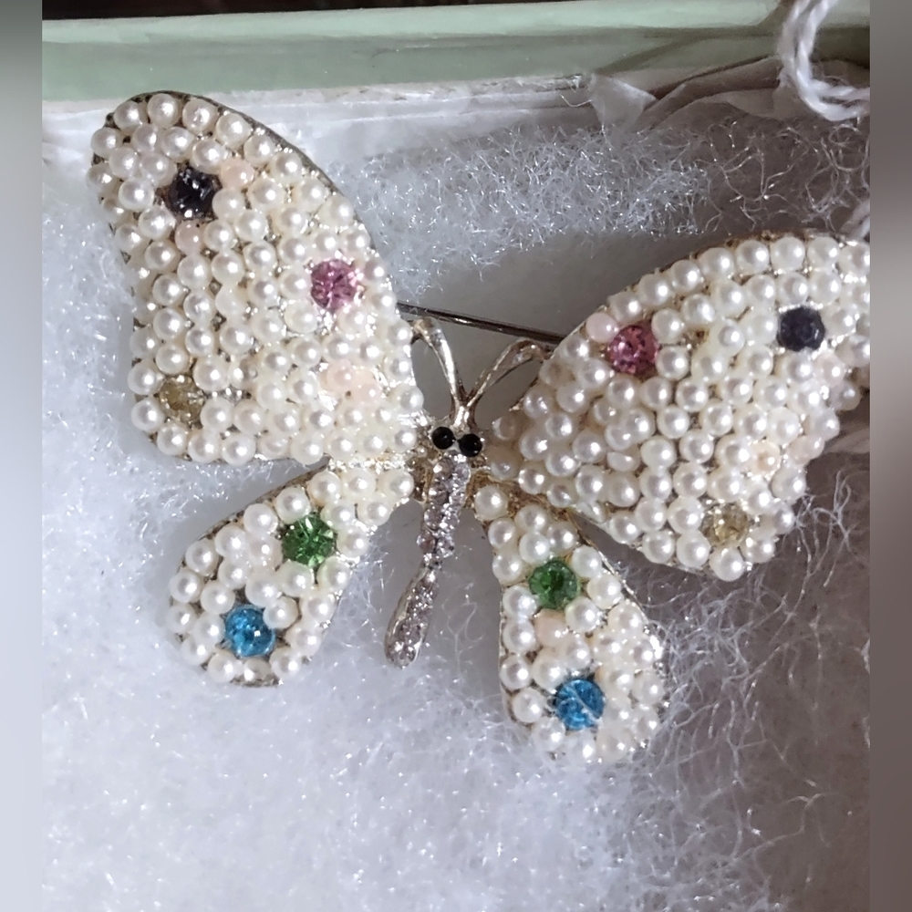 Ivory White Pearl Beaded Butterfly Brooch With Rhinestone Crystals